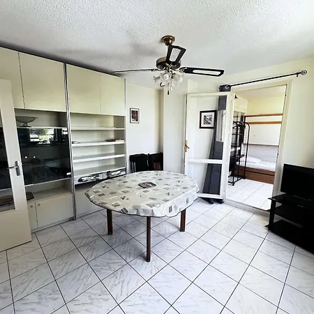 Apartment 3 Pieces Proche Et Commerces Avec Garage - Fr-1-702-74 *