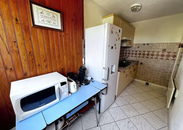 3 Pieces Proche Et Commerces Avec Garage - Fr-1-702-74 *