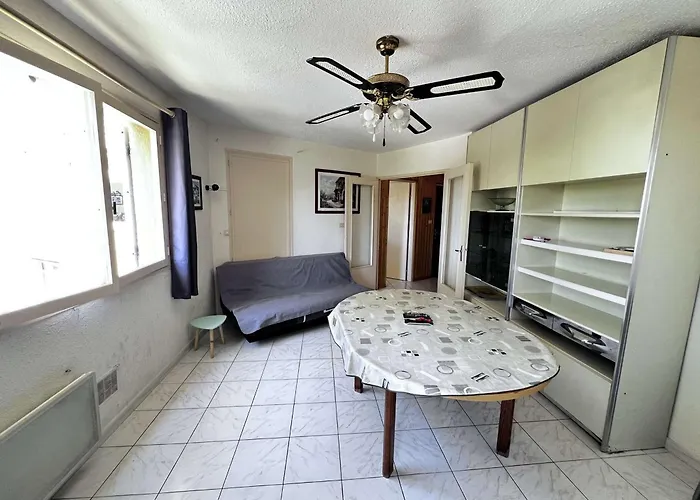 3 Pieces Proche Et Commerces Avec Garage - Fr-1-702-74 *