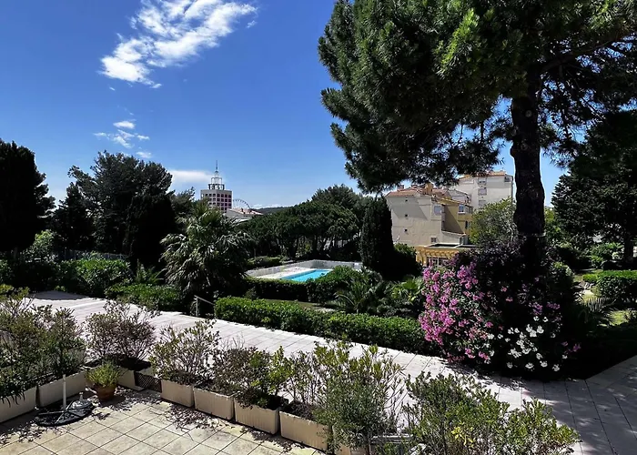 3 Pieces Proche Et Commerces Avec Garage - Fr-1-702-74 *