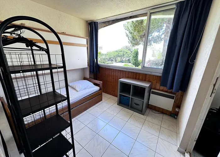 3 Pieces Proche Et Commerces Avec Garage - Fr-1-702-74 *