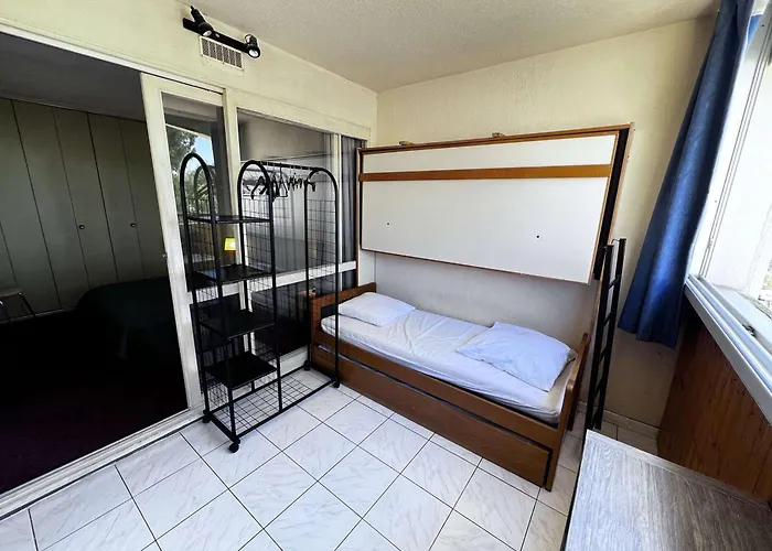 3 Pieces Proche Et Commerces Avec Garage - Fr-1-702-74 * Agde