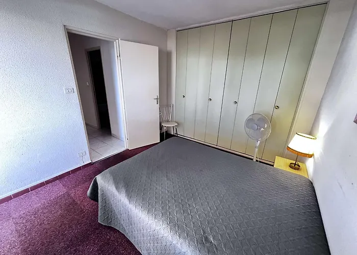 Apartment 3 Pieces Proche Et Commerces Avec Garage - Fr-1-702-74 Agde