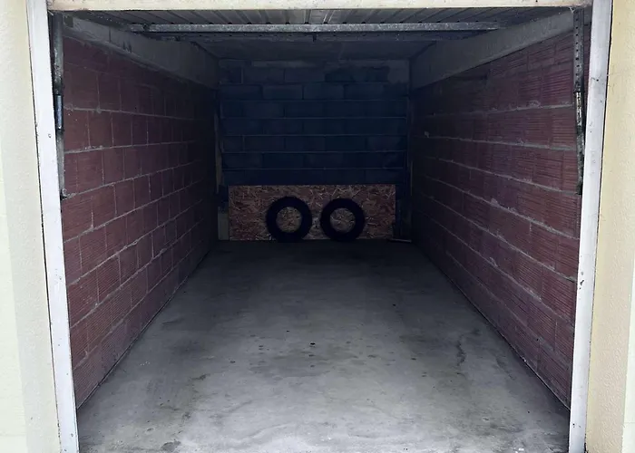 3 Pieces Proche Et Commerces Avec Garage - Fr-1-702-74 *